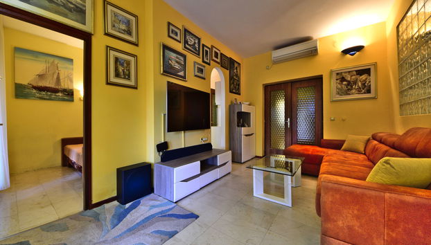 Apartment mit 4 Schlafzimmern in Omišalj mit garten und terrasse - Foto 2