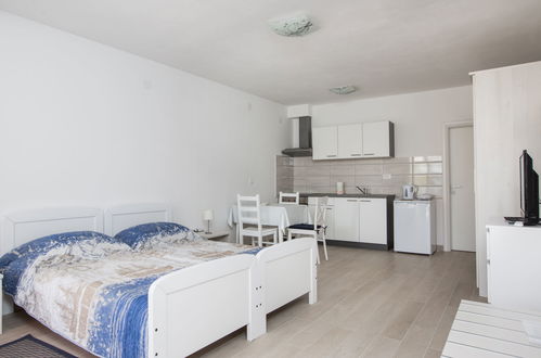 Foto 4 - Apartamento en Opatija con jardín y terraza