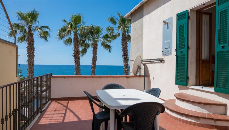 Foto 1 - Apartamento de 2 habitaciones en Riva Ligure con terraza y vistas al mar