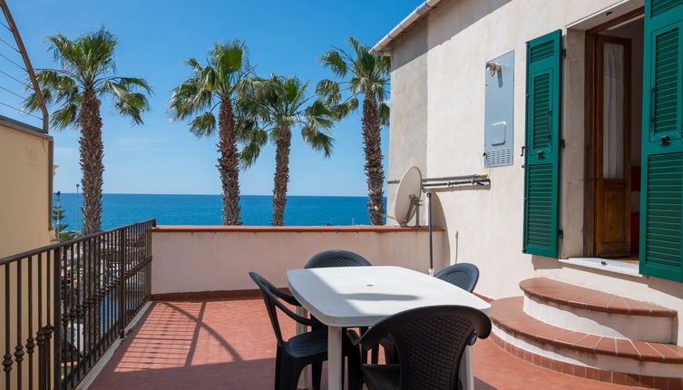 Photo 1 - Appartement de 2 chambres à Riva Ligure avec terrasse et vues à la mer