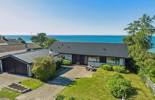 Casa de 4 quartos em Tranekær com terraço - Foto 1
