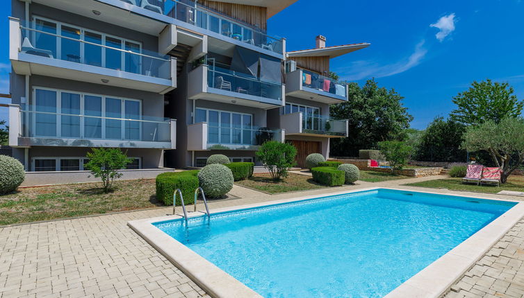 Photo 1 - Appartement de 2 chambres à Umag avec piscine et terrasse