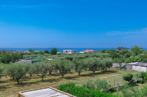 Foto 4 - Appartamento con 2 camere da letto a Umag con piscina e terrazza