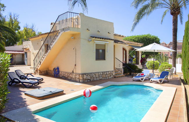Casa de 3 quartos em Calp com piscina privada e terraço - Foto 1