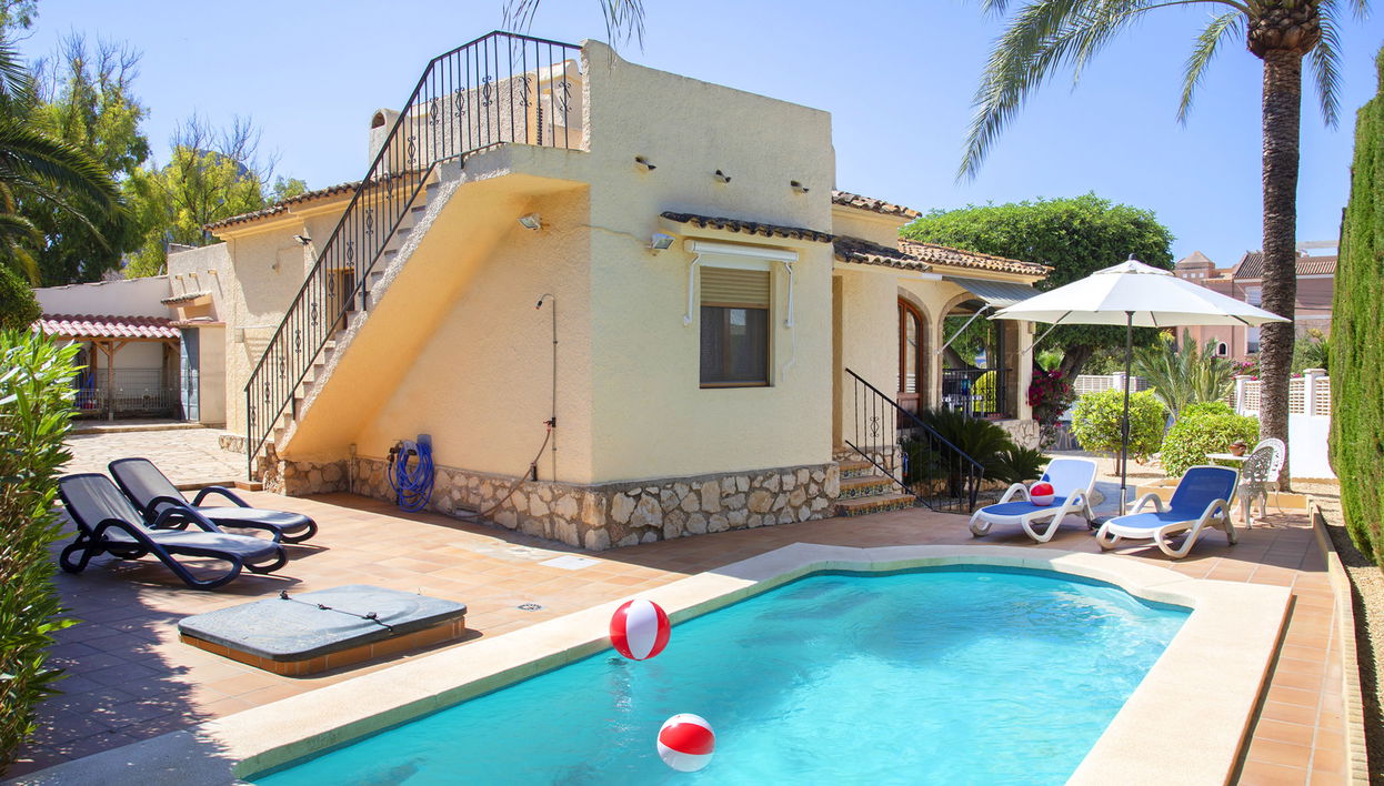 Casa de 3 quartos em Calp com piscina privada e terraço - Foto 1