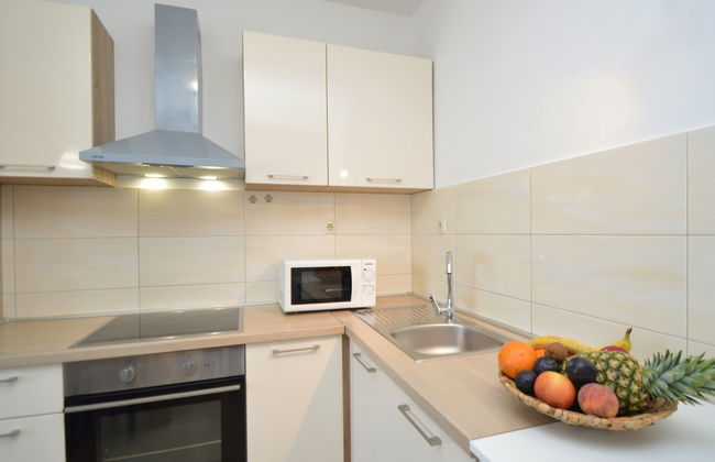 Casa de 3 quartos em Bilice com piscina privada e jardim - Foto 6