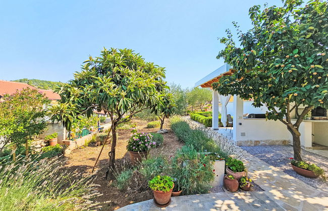 Casa de 3 quartos em Bilice com piscina privada e jardim - Foto 9