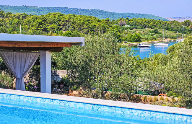Casa de 3 quartos em Bilice com piscina privada e jardim - Foto 2