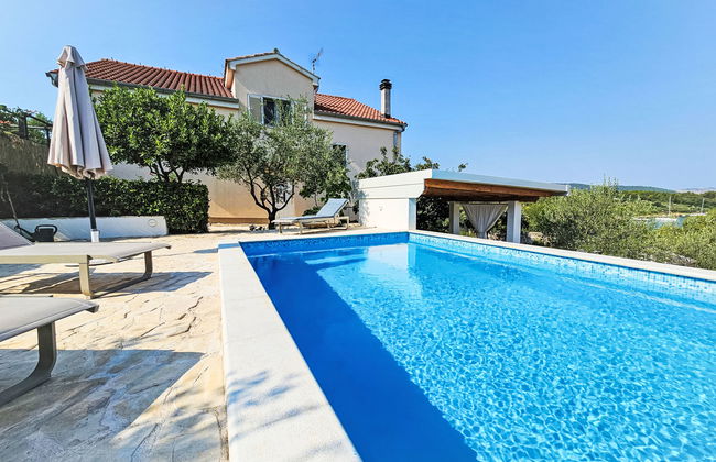 Casa de 3 quartos em Bilice com piscina privada e jardim - Foto 25