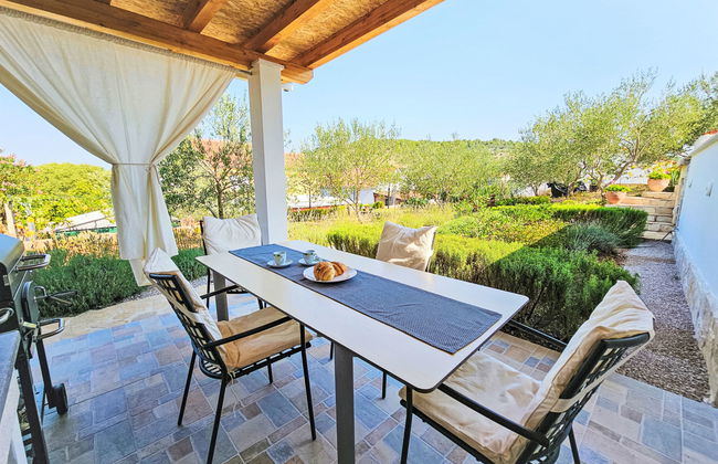 Casa de 3 quartos em Bilice com piscina privada e jardim - Foto 11