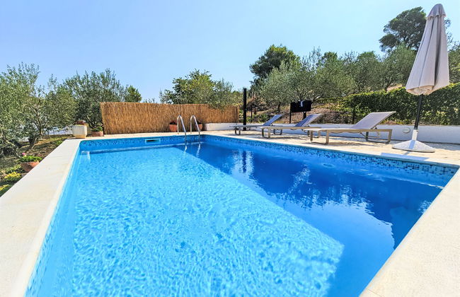 Casa de 3 quartos em Bilice com piscina privada e jardim - Foto 26