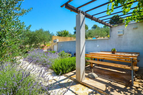 Foto 4 - Casa de 2 quartos em Bilice com piscina privada e vistas do mar