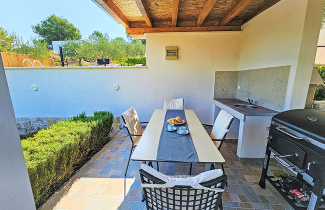 Casa de 3 quartos em Bilice com piscina privada e jardim - Foto 10