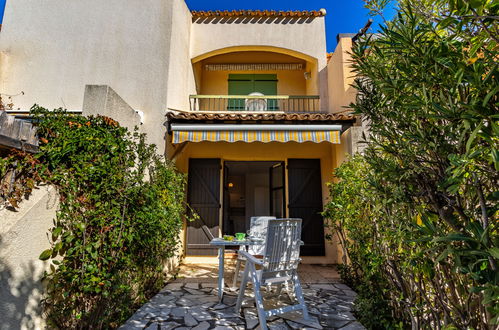 Photo 3 - Apartment in Le Lavandou with swimming pool and sea view