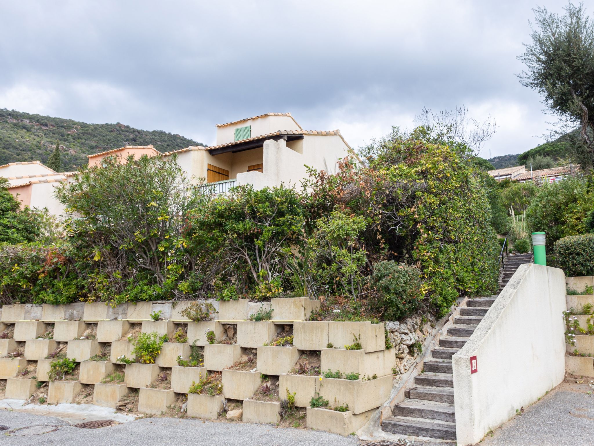 Foto 18 - Apartamento en Le Lavandou con piscina y vistas al mar