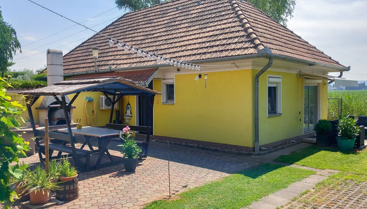 Photo 1 - Maison de 1 chambre à Balatonboglár avec jardin et vues sur la montagne