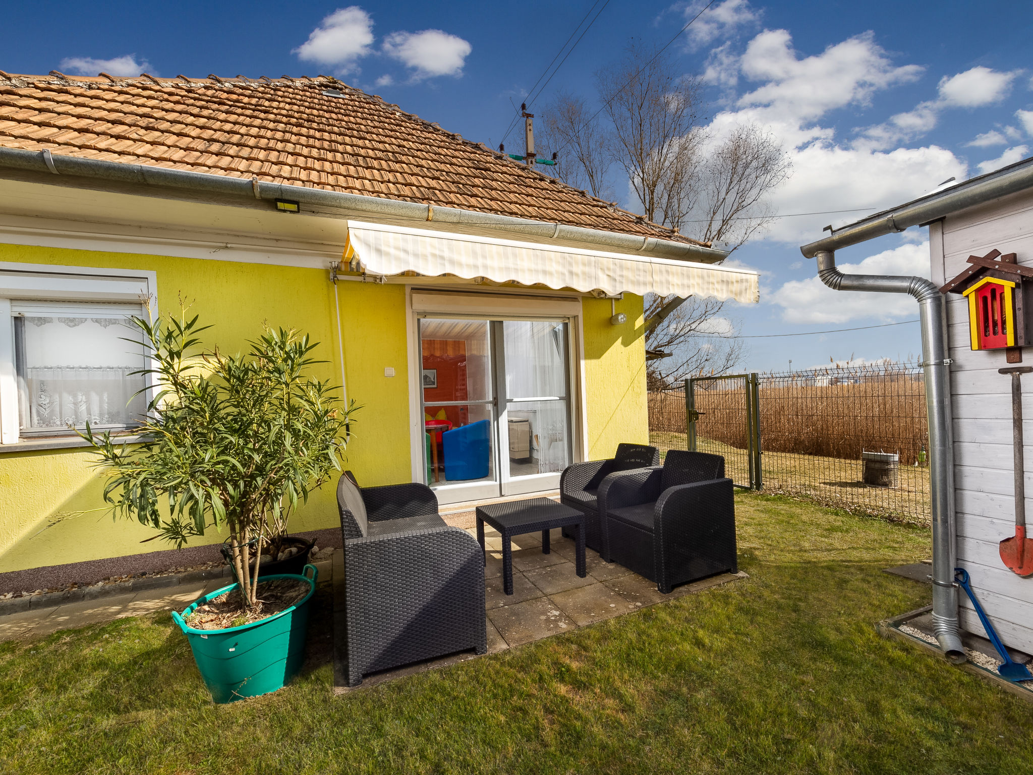 Foto 3 - Casa de 1 habitación en Balatonboglár con jardín y vistas a la montaña