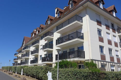 Foto 22 - Apartamento de 1 habitación en Cabourg con piscina y vistas al mar