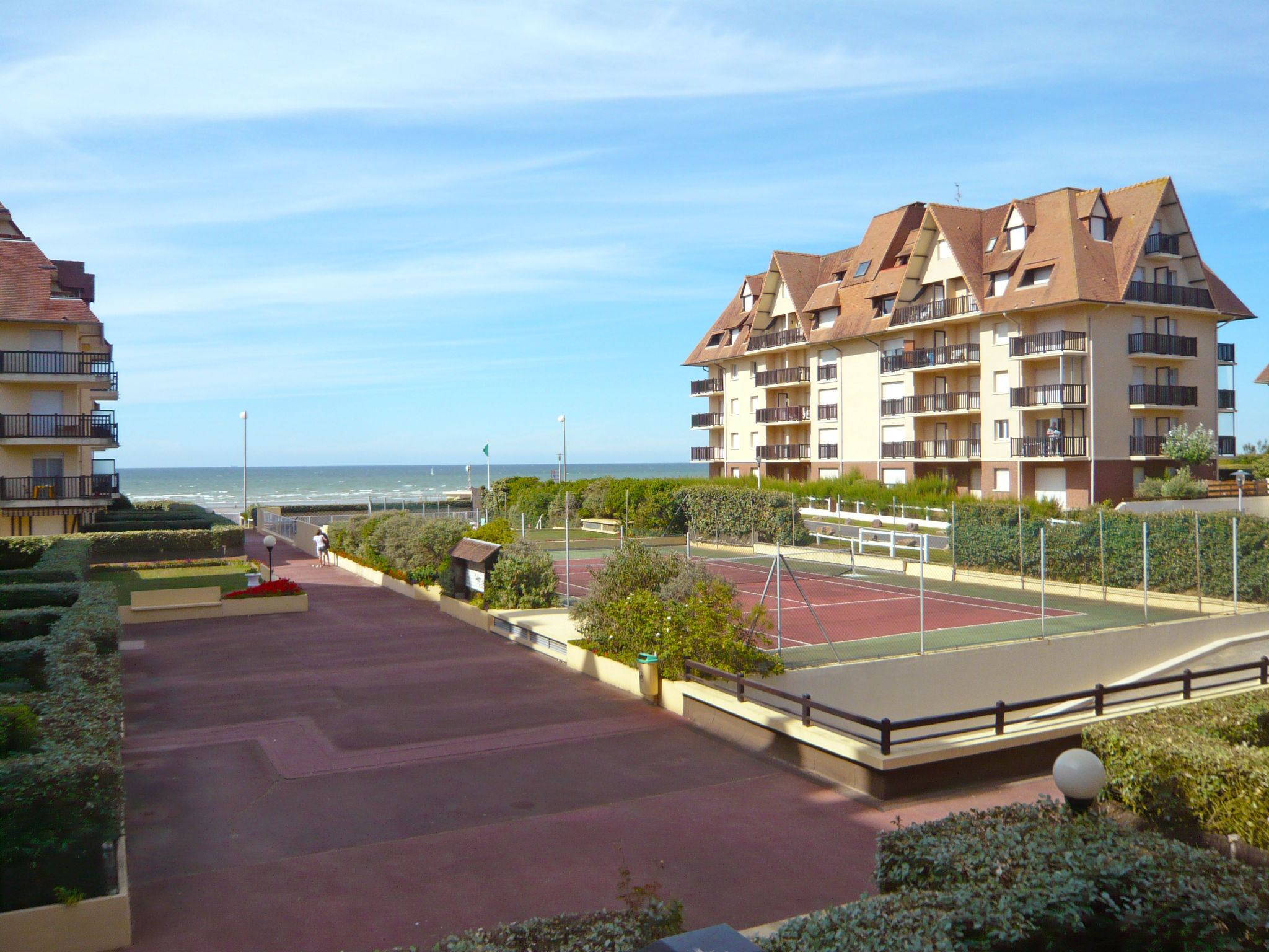 Foto 1 - Apartamento de 1 habitación en Cabourg con piscina y vistas al mar