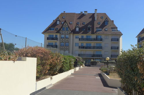 Foto 8 - Apartamento de 1 habitación en Cabourg con piscina y vistas al mar