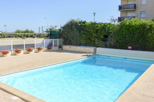 Foto 17 - Apartment mit 1 Schlafzimmer in Cabourg mit schwimmbad und blick aufs meer