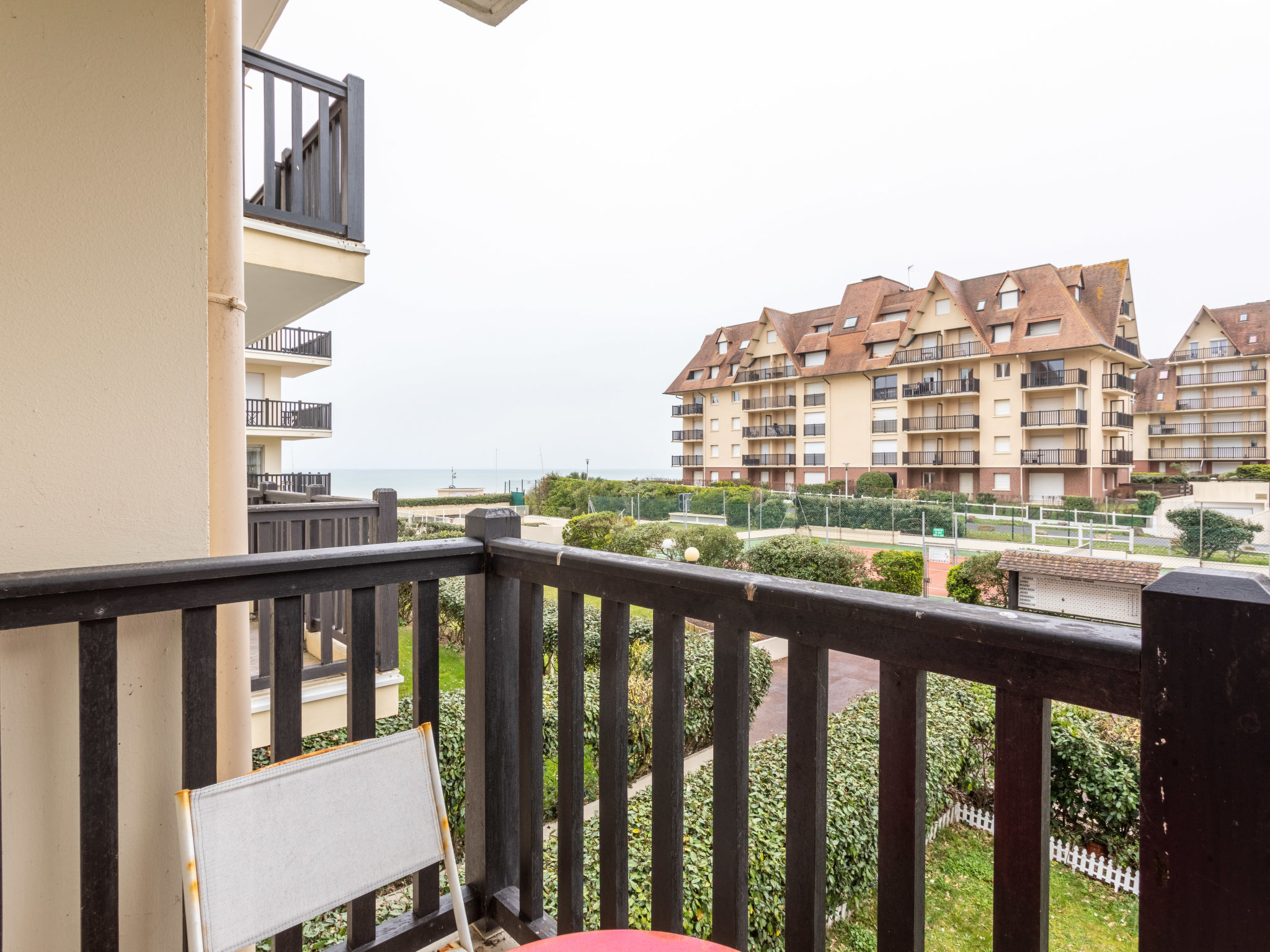 Foto 21 - Apartamento de 1 habitación en Cabourg con piscina y vistas al mar