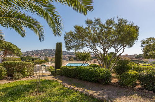 Foto 5 - Appartamento con 2 camere da letto a Sainte-Maxime con piscina e giardino