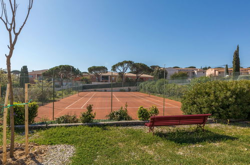 Foto 14 - Apartment mit 1 Schlafzimmer in Sainte-Maxime mit schwimmbad und blick aufs meer