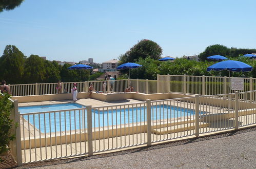 Foto 12 - Apartamento de 1 habitación en Sainte-Maxime con piscina y vistas al mar