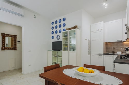 Photo 8 - 2 bedroom Apartment in Viareggio with garden and terrace