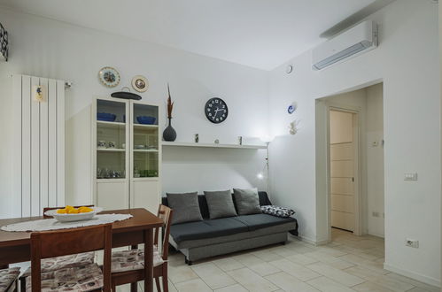 Photo 5 - 2 bedroom Apartment in Viareggio with garden and terrace