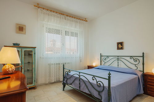 Photo 12 - 2 bedroom Apartment in Viareggio with garden and terrace