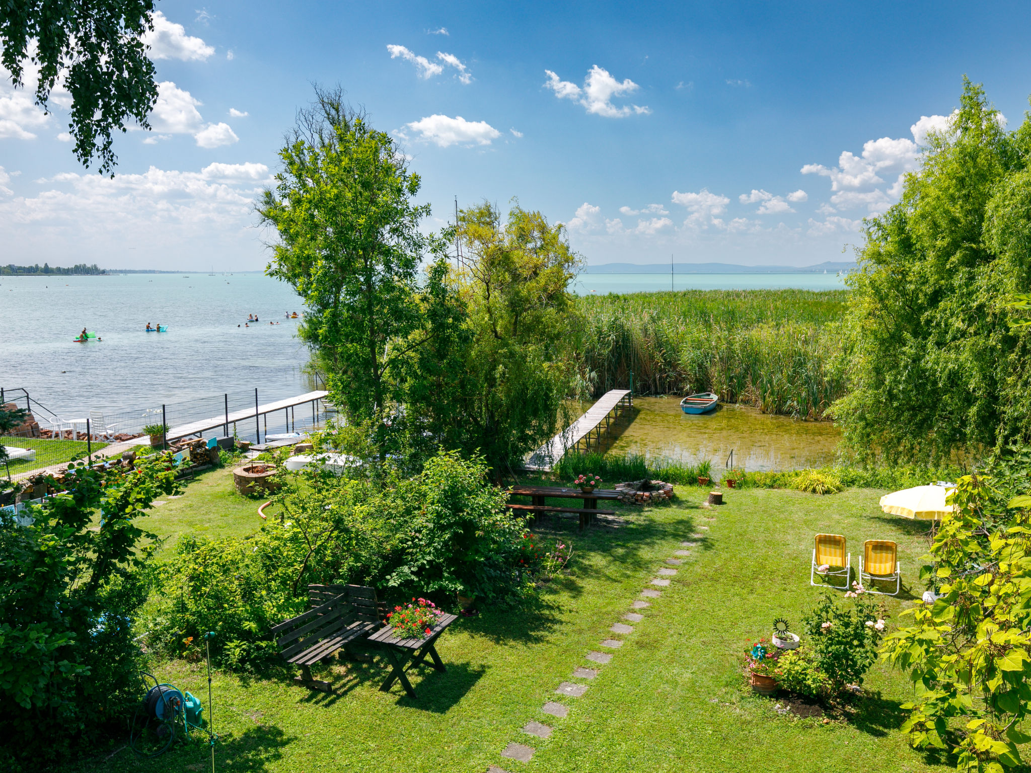 Foto 2 - Apartamento de 2 habitaciones en Szántód con jardín y vistas al mar