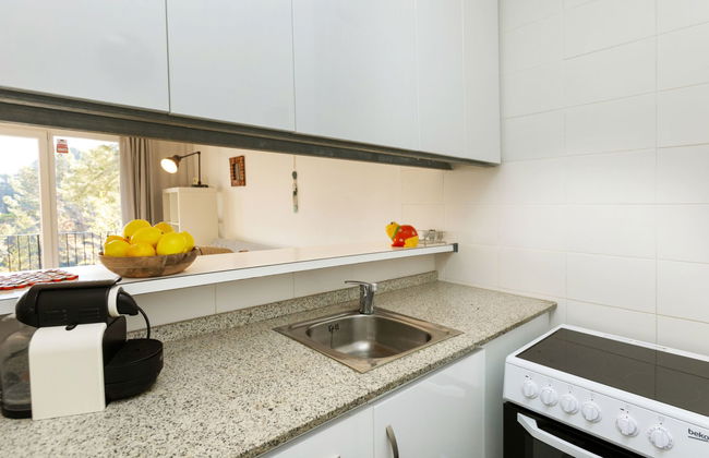 2 bedroom Apartment in Tossa de Mar - Photo 3