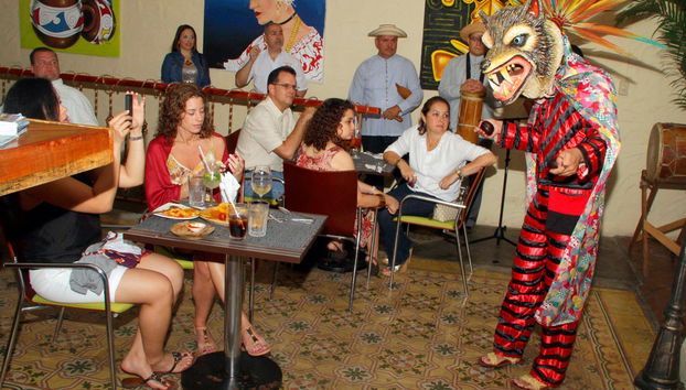 Panamanian Folklore Show and Dinner - Photo 2
