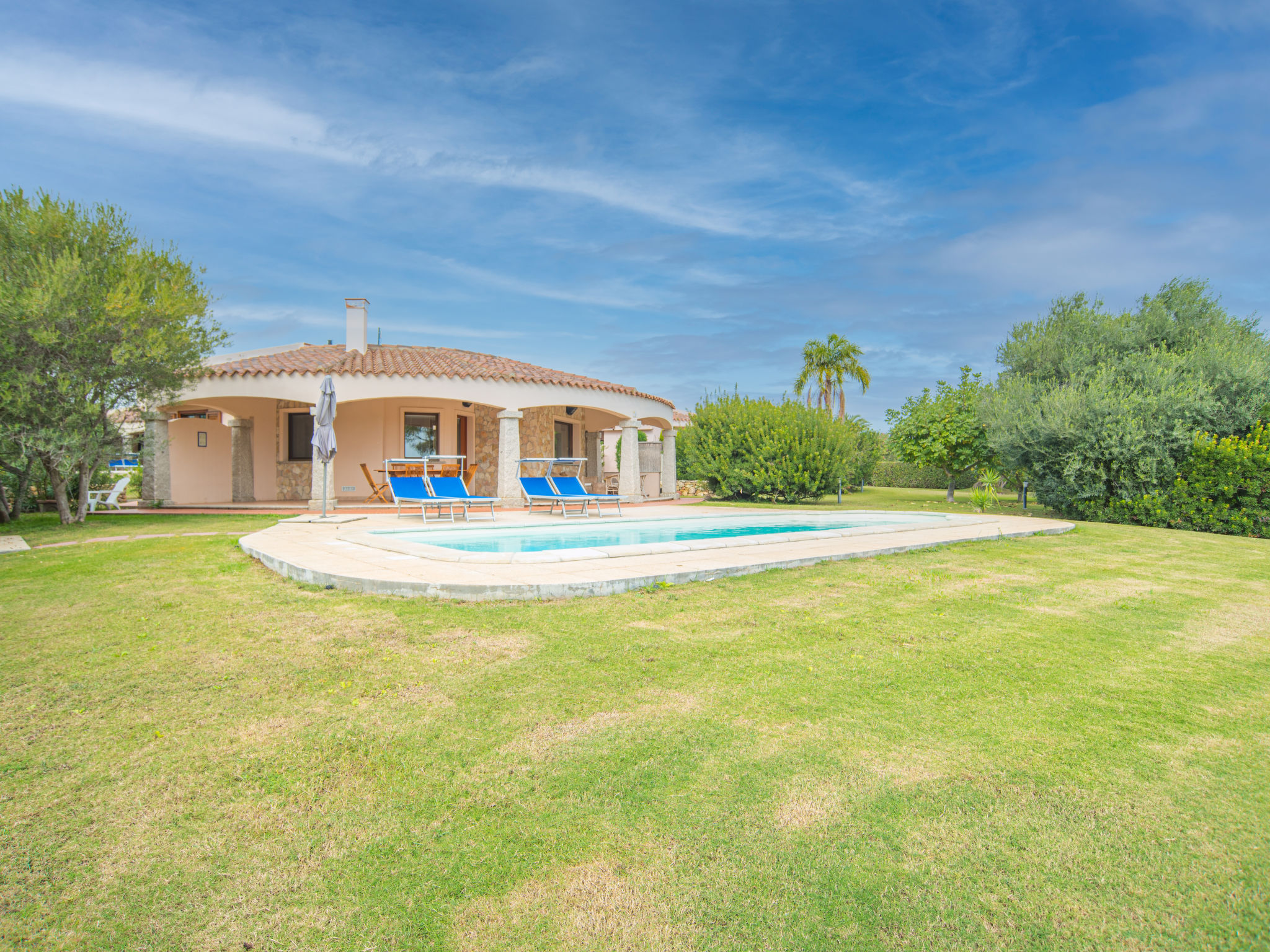 Foto 1 - Casa de 3 habitaciones en Muravera con piscina privada y jardín