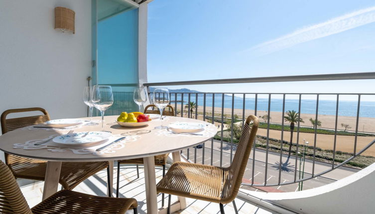 Foto 1 - Apartamento de 1 quarto em Castelló d'Empúries com jardim e vistas do mar