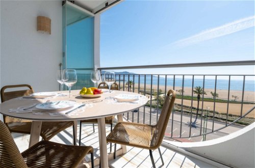 Foto 1 - Apartamento de 1 habitación en Castelló d'Empúries con jardín y vistas al mar