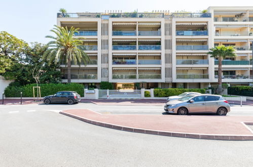 Foto 14 - Appartamento con 1 camera da letto a Cannes con terrazza e vista mare