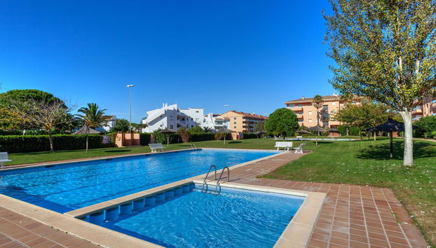 4 bedroom Apartment in Pals with swimming pool and garden - Photo 2