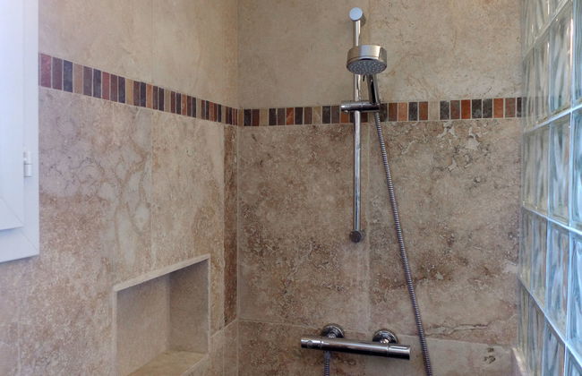 4 bedroom House in Saint-Raphaël with garden and terrace - Photo 18