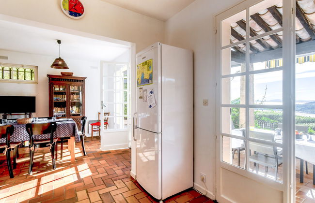 4 bedroom House in Saint-Raphaël with garden and terrace - Photo 12