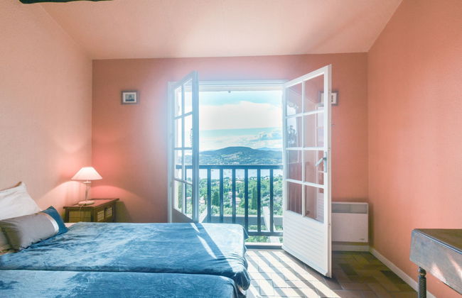 4 bedroom House in Saint-Raphaël with garden and terrace - Photo 16