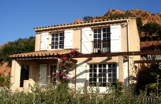 Foto 1 - Casa de 3 quartos em Saint-Raphaël com jardim e terraço