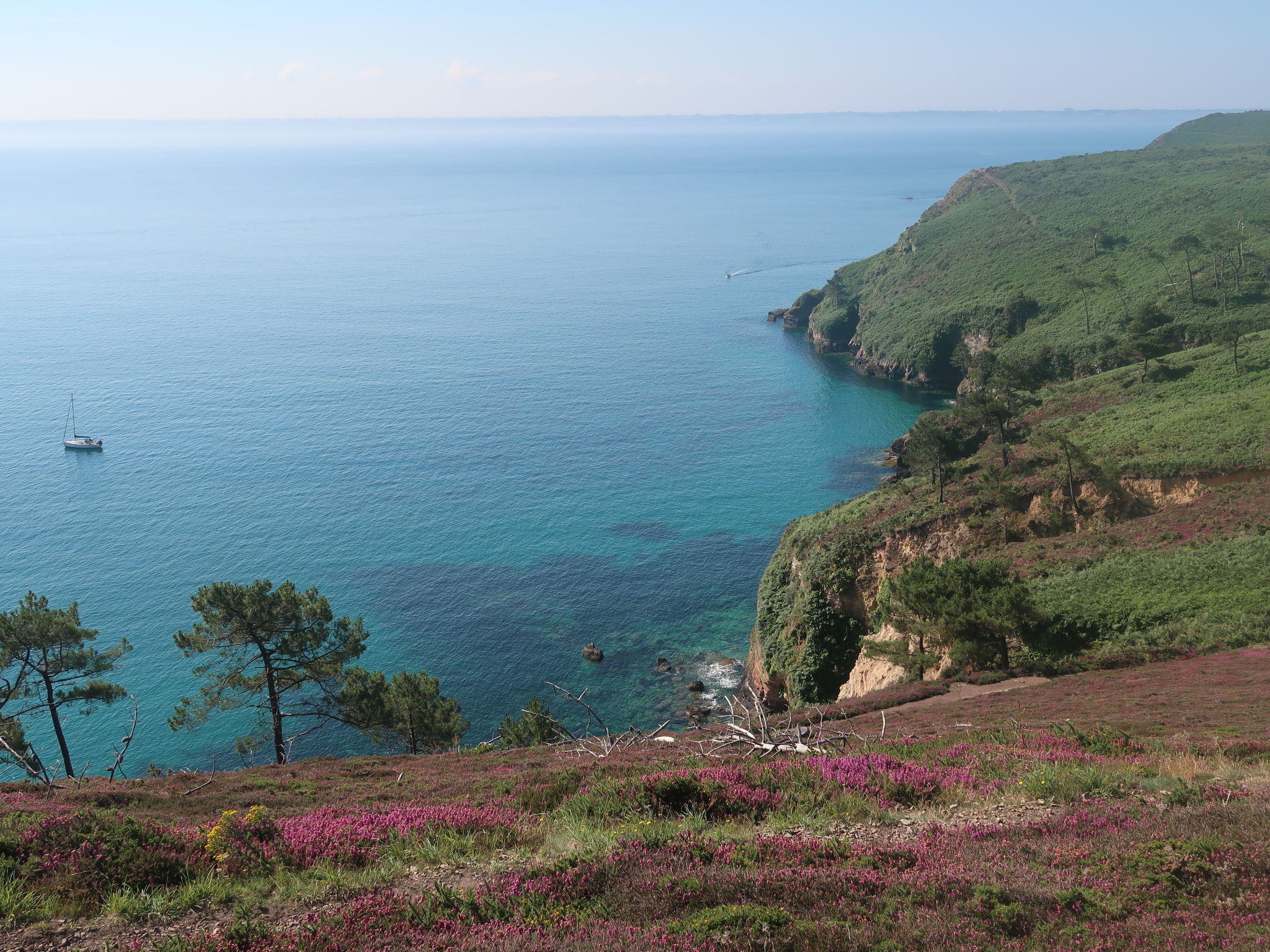 Photo 15 - 2 bedroom House in Crozon with garden and sea view