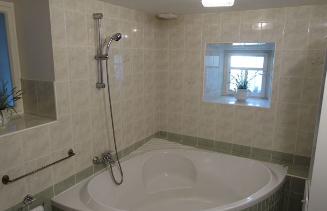 Casa de 3 quartos em Desná com jardim e terraço - Foto 27