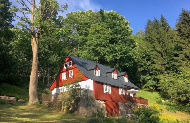 Casa de 3 quartos em Desná com jardim e terraço - Foto 1