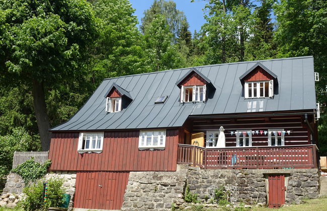 Casa de 3 quartos em Desná com jardim e terraço - Foto 32