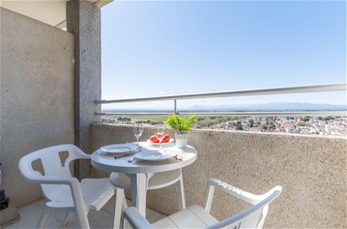 Photo 1 - Apartment in Castelló d'Empúries with garden and sea view