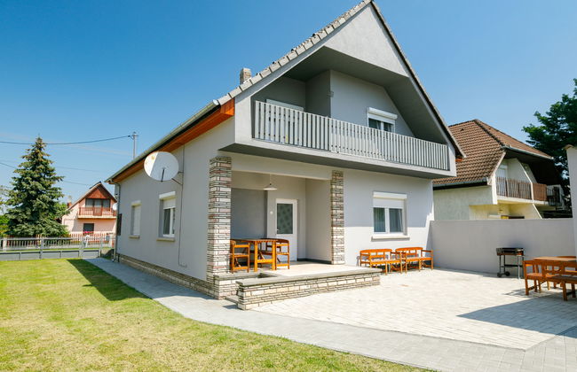 Casa de 5 quartos em Balatonfenyves com jardim e terraço - Foto 1